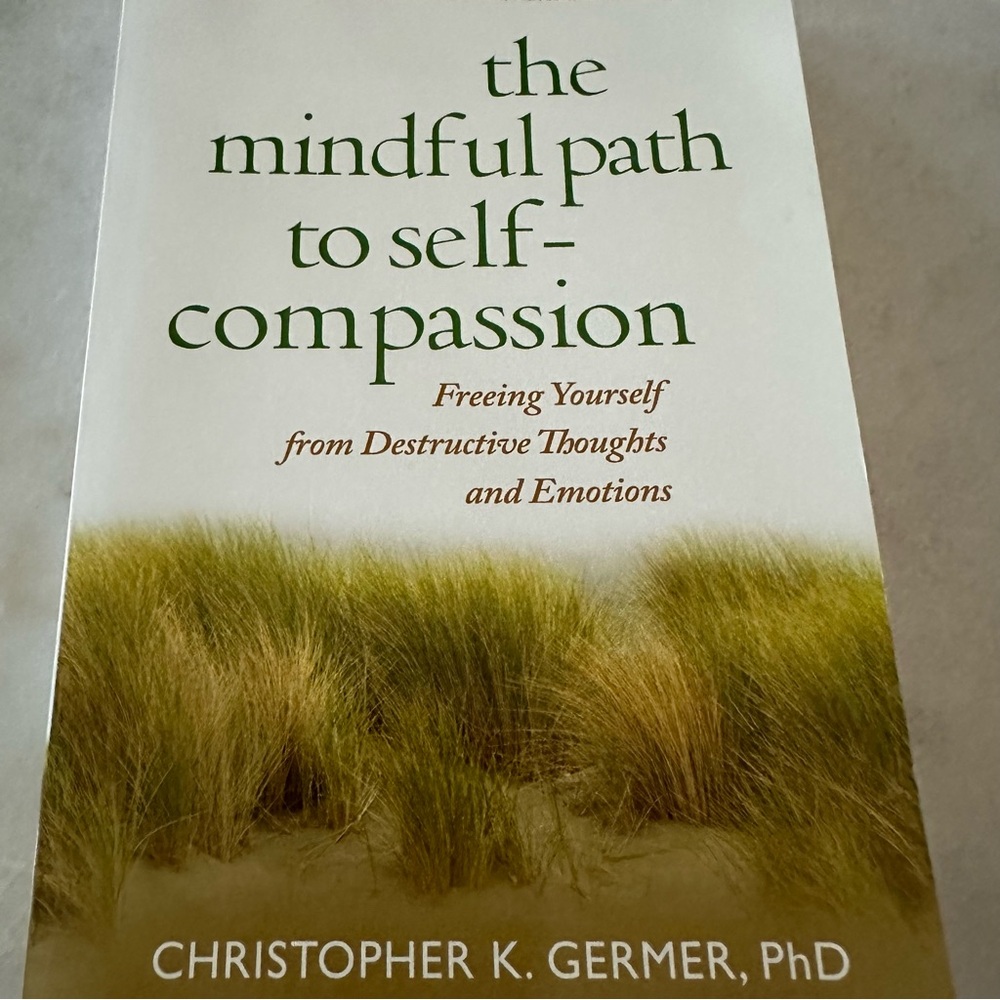 📚The Mindful Path to Self-Compassion.